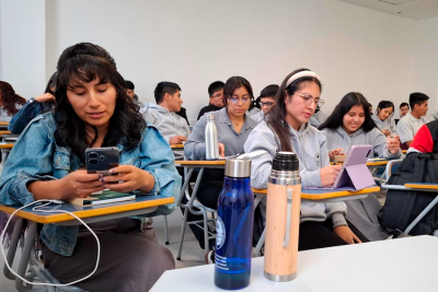 Estudiantes y docentes de la Universidad Nacional de Educación de Perú participaron en una propuesta de formación en la UNIPE